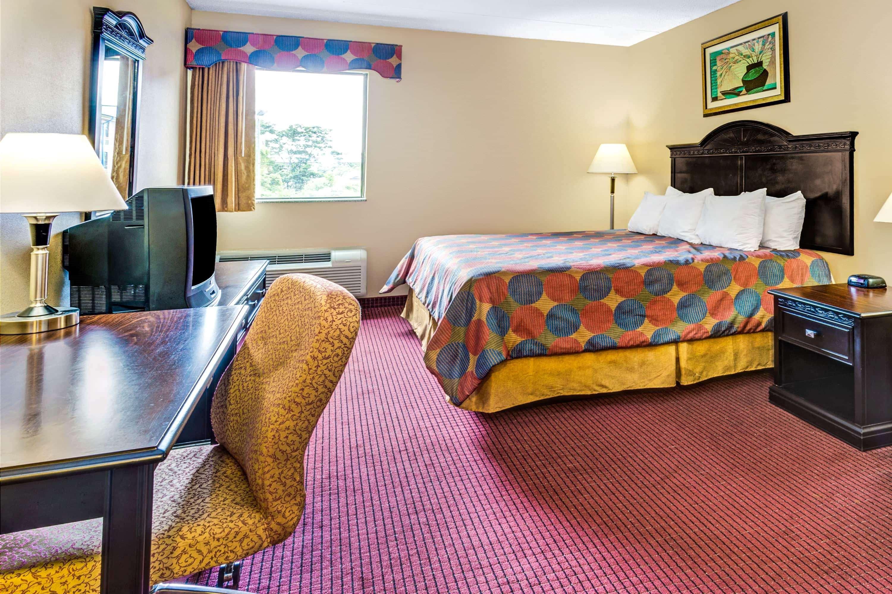 Days Inn & Suites By Wyndham Jeffersonville In Экстерьер фото