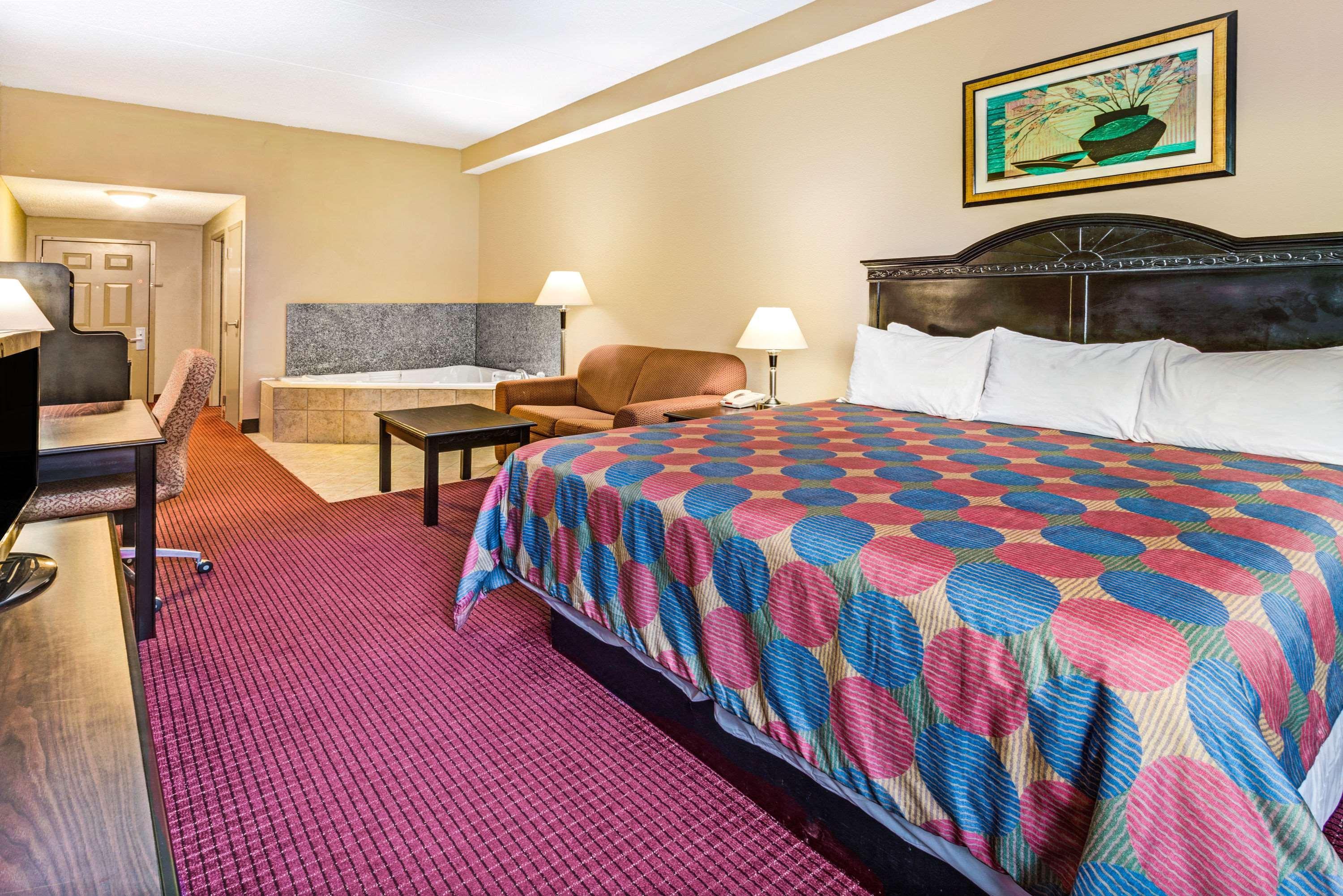 Days Inn & Suites By Wyndham Jeffersonville In Экстерьер фото
