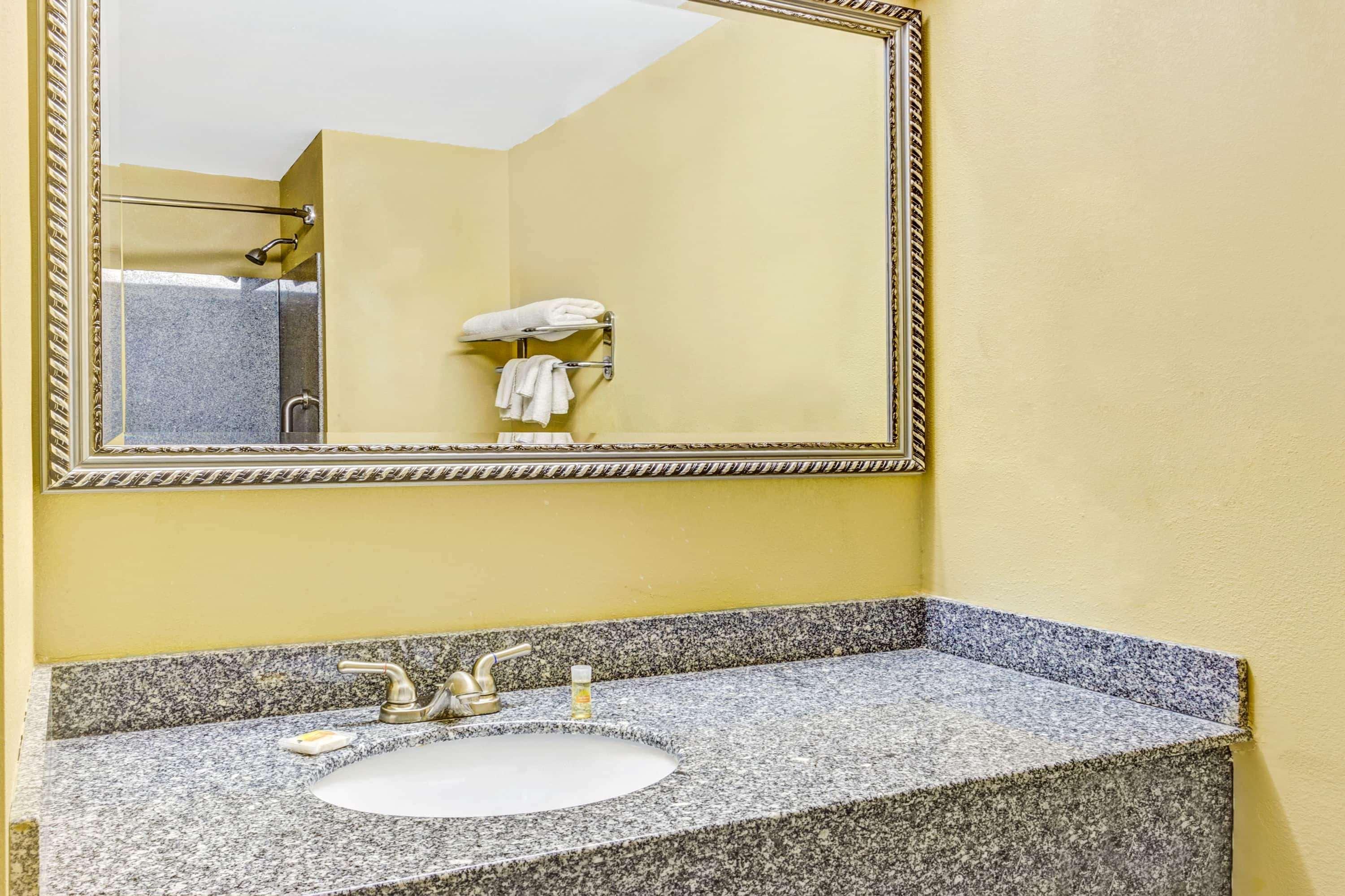 Days Inn & Suites By Wyndham Jeffersonville In Экстерьер фото