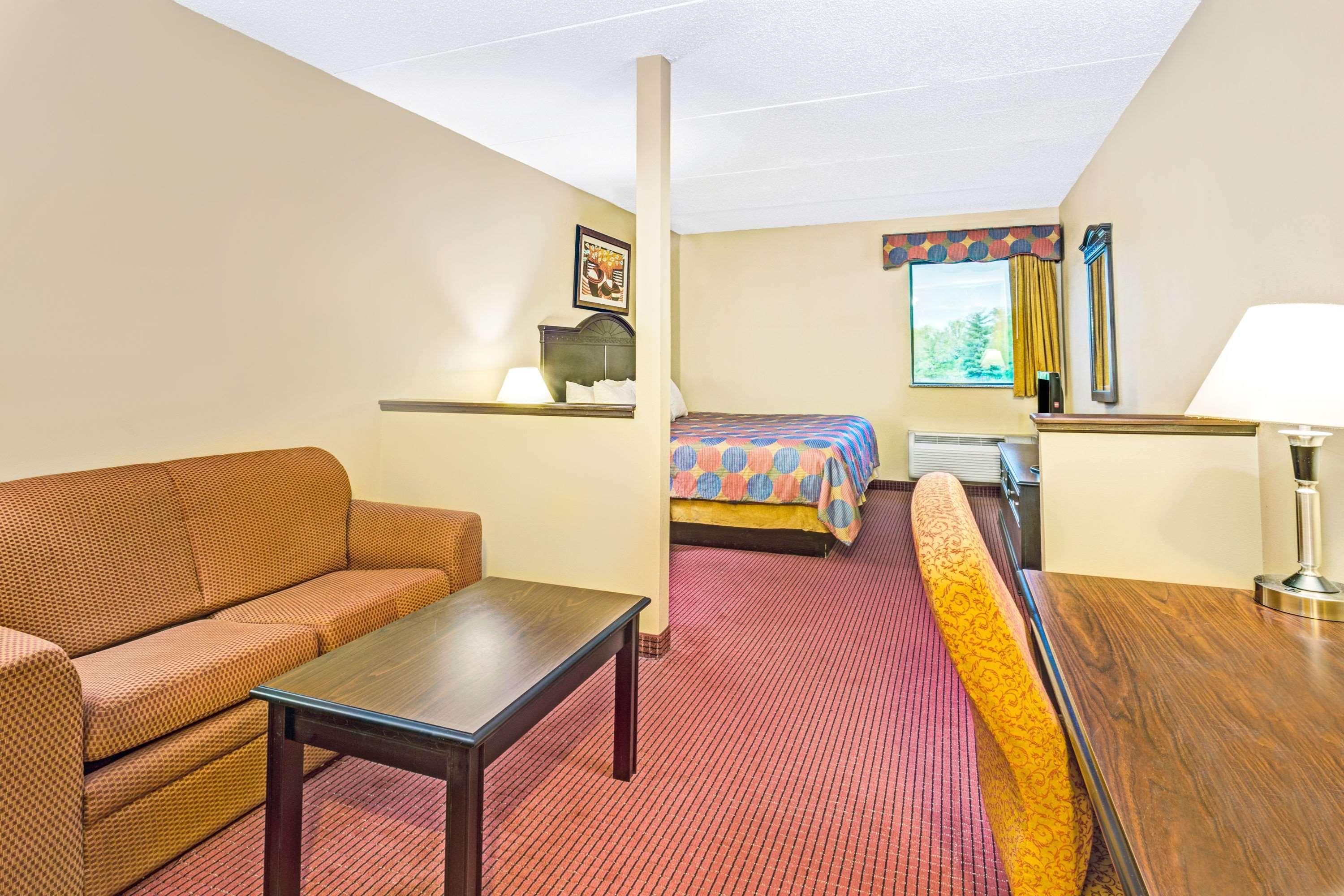 Days Inn & Suites By Wyndham Jeffersonville In Экстерьер фото