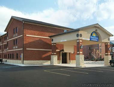 Days Inn & Suites By Wyndham Jeffersonville In Экстерьер фото