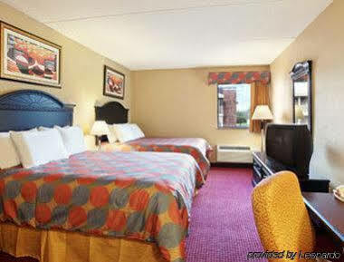 Days Inn & Suites By Wyndham Jeffersonville In Экстерьер фото