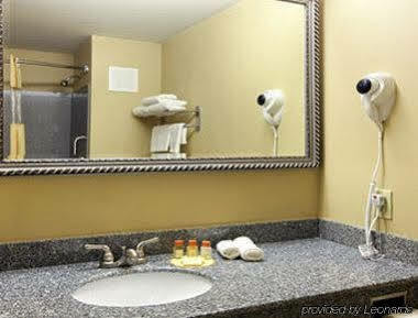 Days Inn & Suites By Wyndham Jeffersonville In Экстерьер фото